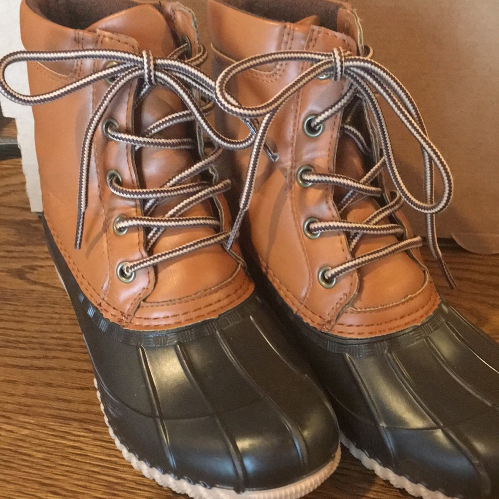 Kids duck boots size 2